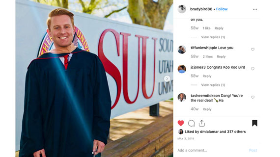 graduate in front of suu sign