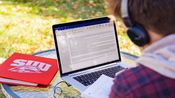How to Have a College Experience as an Online Student