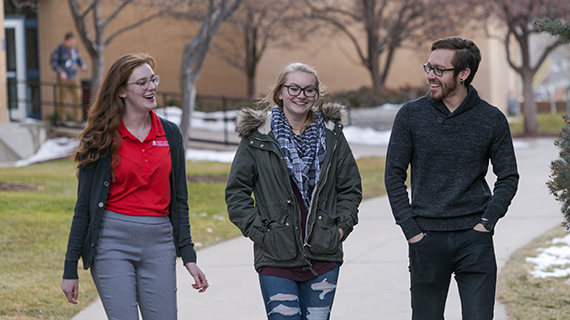 Prospective student walking with SUU tour guide