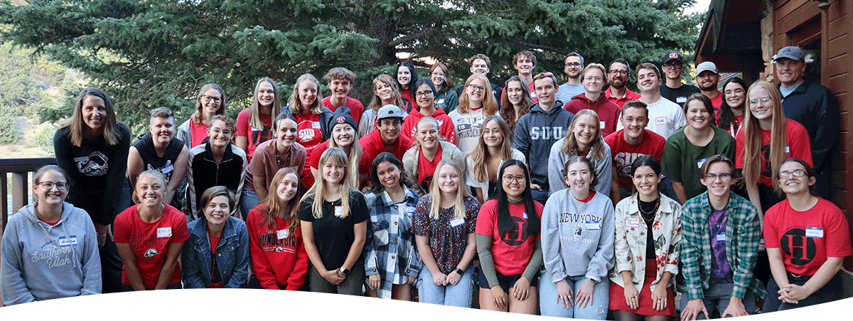 SUU Honors Students posing as a group