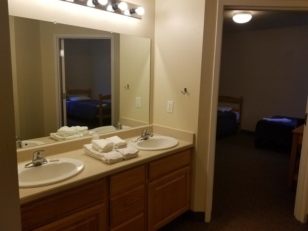 A bathroom with two sinks 3