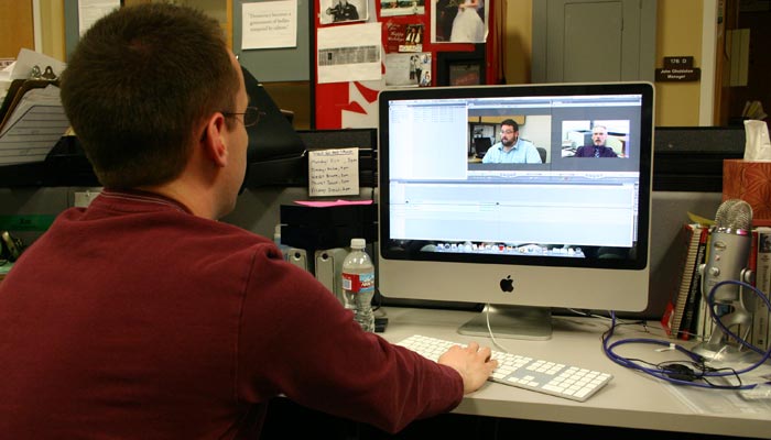 Image of student editing video at the University Journal Newspaper