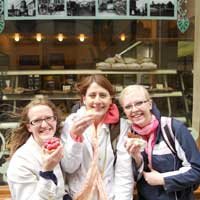 SUU Students in Paris, 2010: Students standing in front of a French Bakery