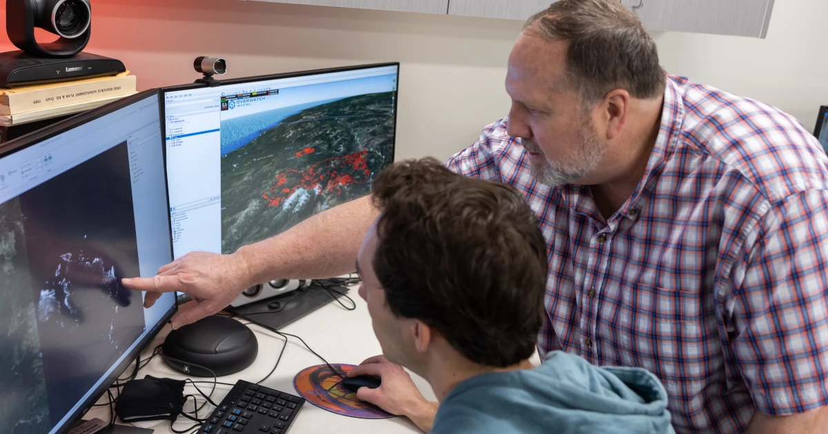 Faculty David Maxwell instructing a student