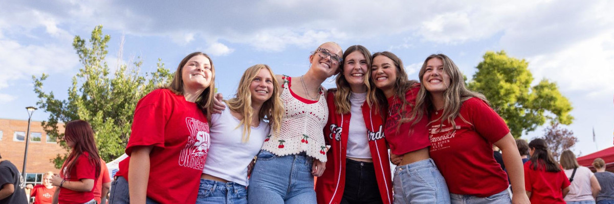 A group of SUU Students outside